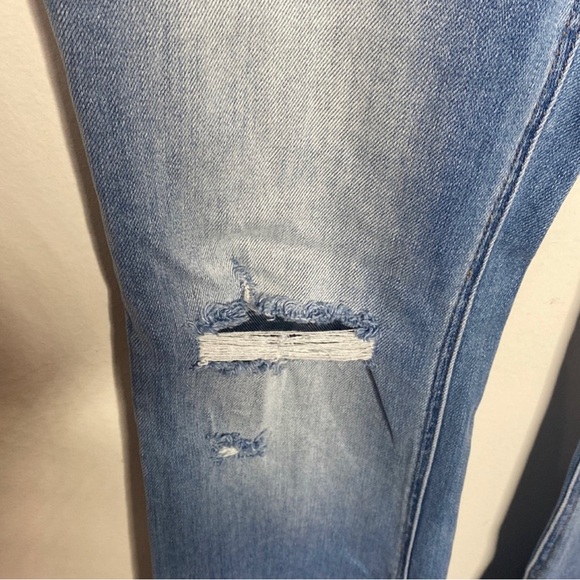 KanCan Mid Rise Distressed Exposed Button fly Flare jeans light wash size 31 - Picture 10 of 13